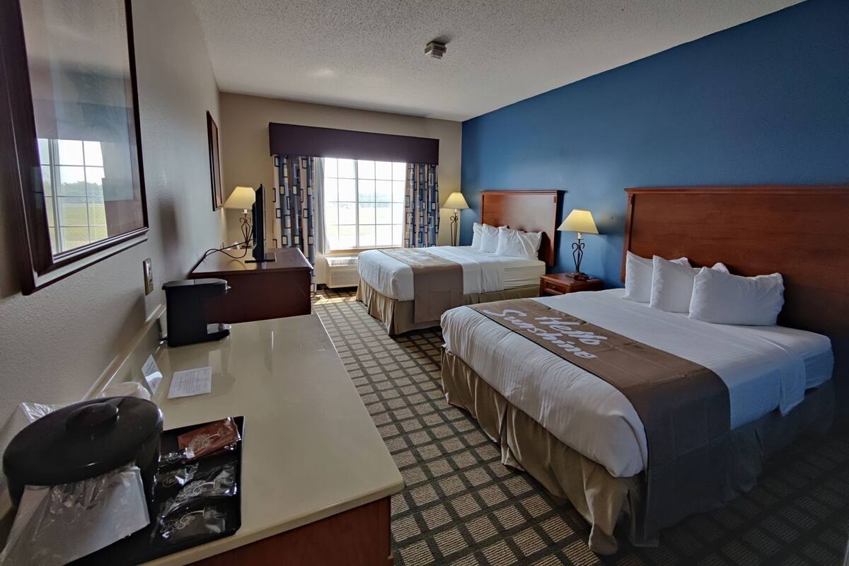 Zimmersafe, Bügeleisen/Bügelbrett, kostenlose Babybetten, Zustellbetten