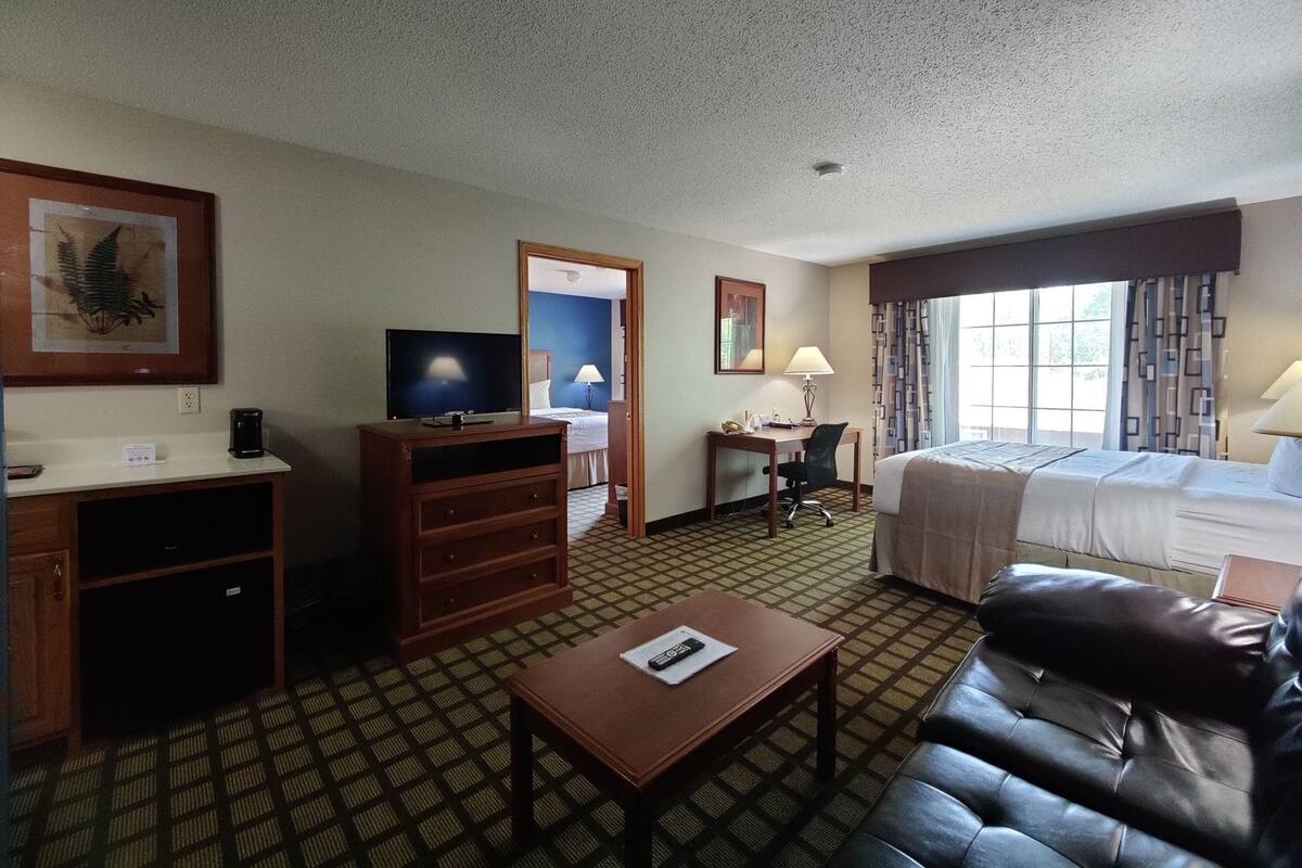 Zimmersafe, Bügeleisen/Bügelbrett, kostenlose Babybetten, Zustellbetten