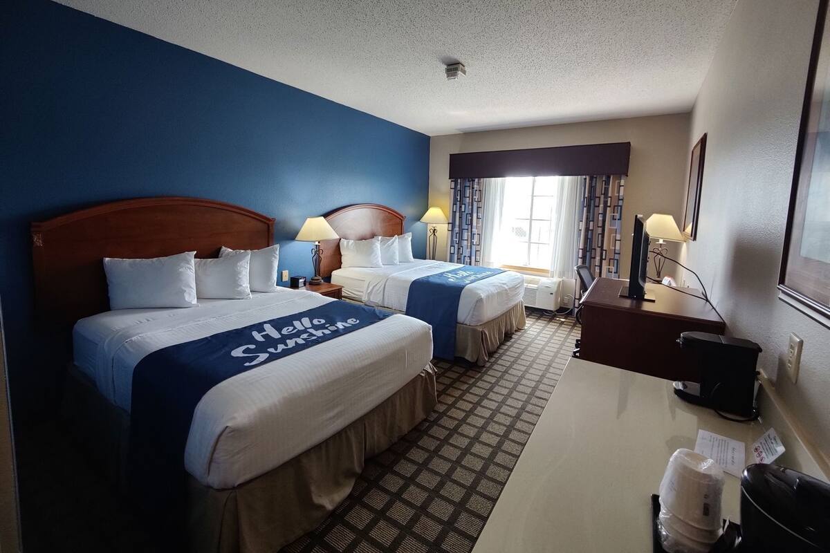 Zimmersafe, Bügeleisen/Bügelbrett, kostenlose Babybetten, Zustellbetten