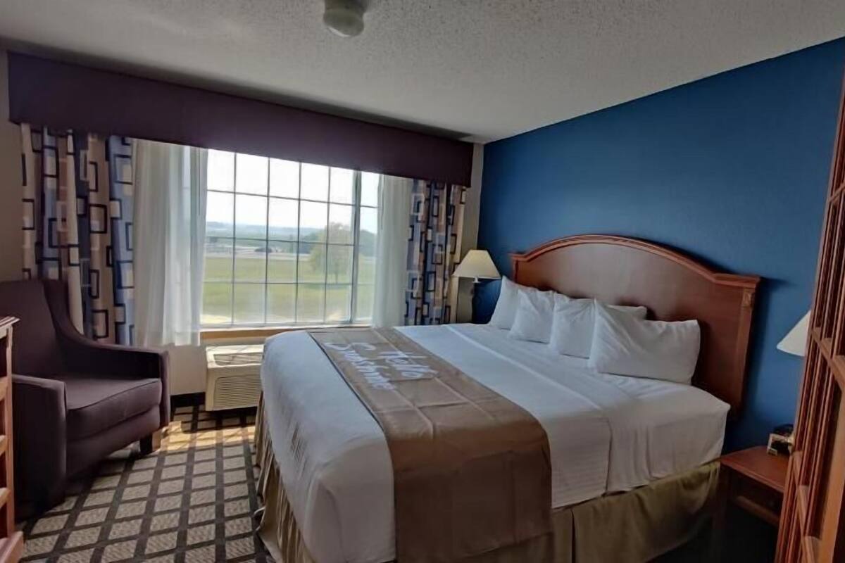 Zimmersafe, Bügeleisen/Bügelbrett, kostenlose Babybetten, Zustellbetten