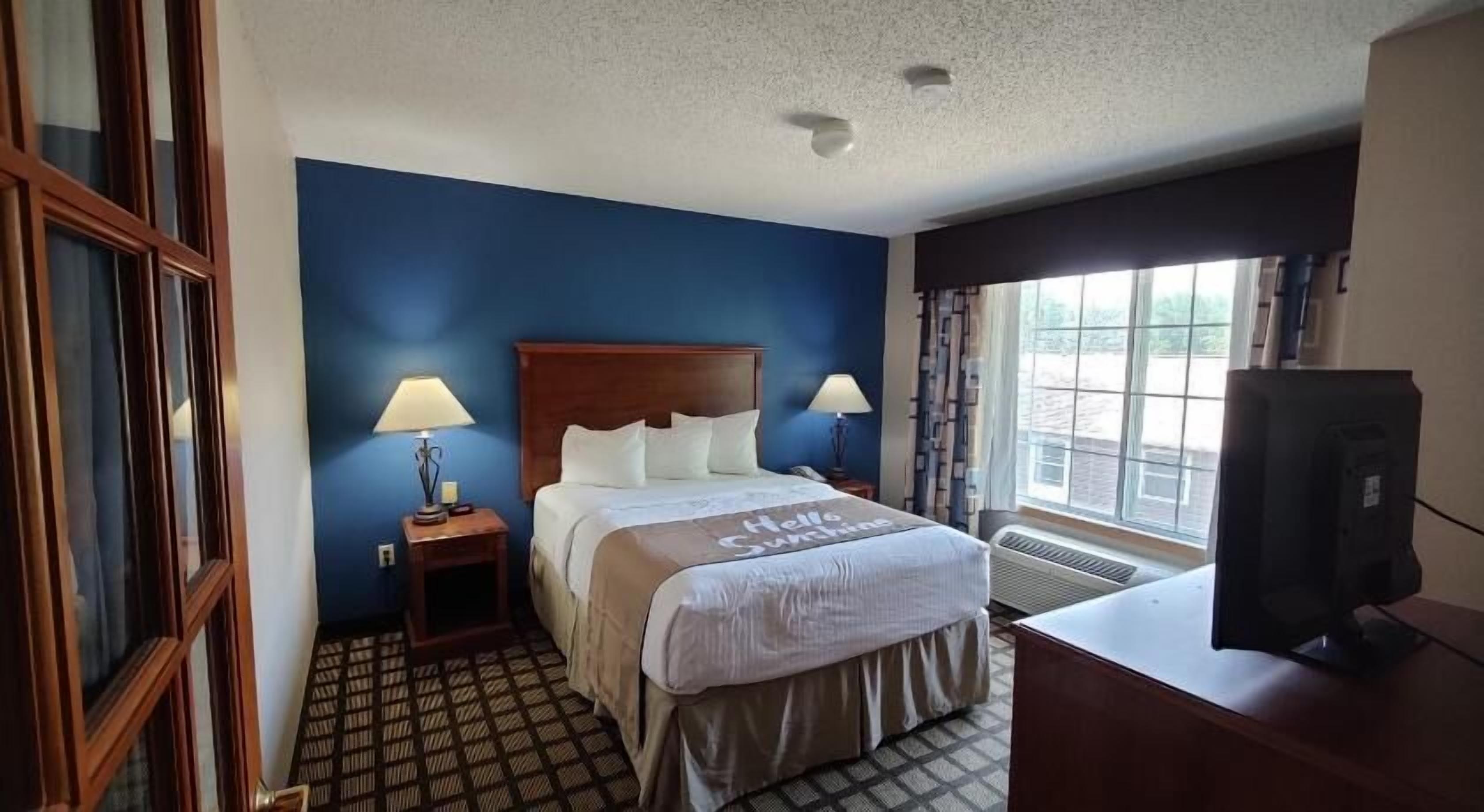 Värdeförvaringsskåp på rummet och strykjärn/strykbräda