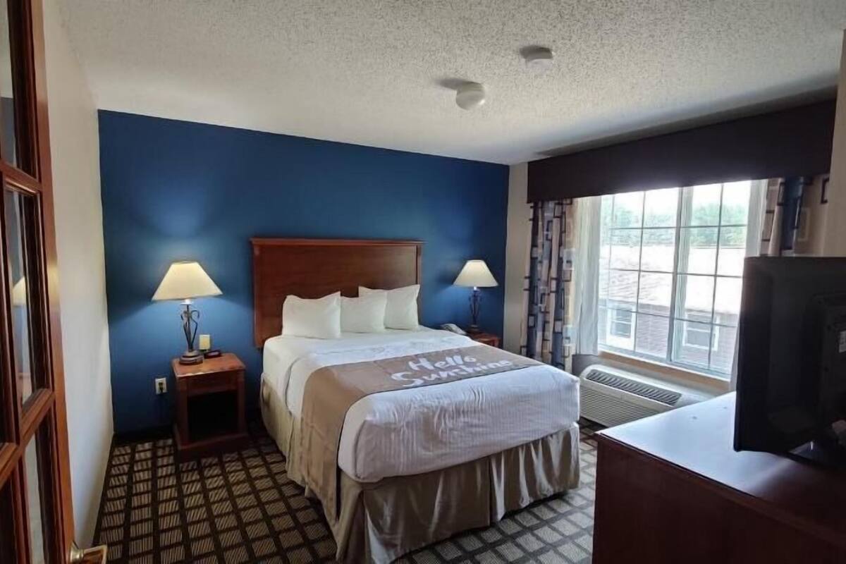 Zimmersafe, Bügeleisen/Bügelbrett, kostenlose Babybetten, Zustellbetten