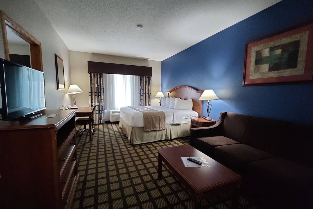 Zimmersafe, Bügeleisen/Bügelbrett, kostenlose Babybetten, Zustellbetten