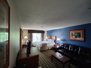 Coffres-forts dans les chambres, fer et planche à repasser