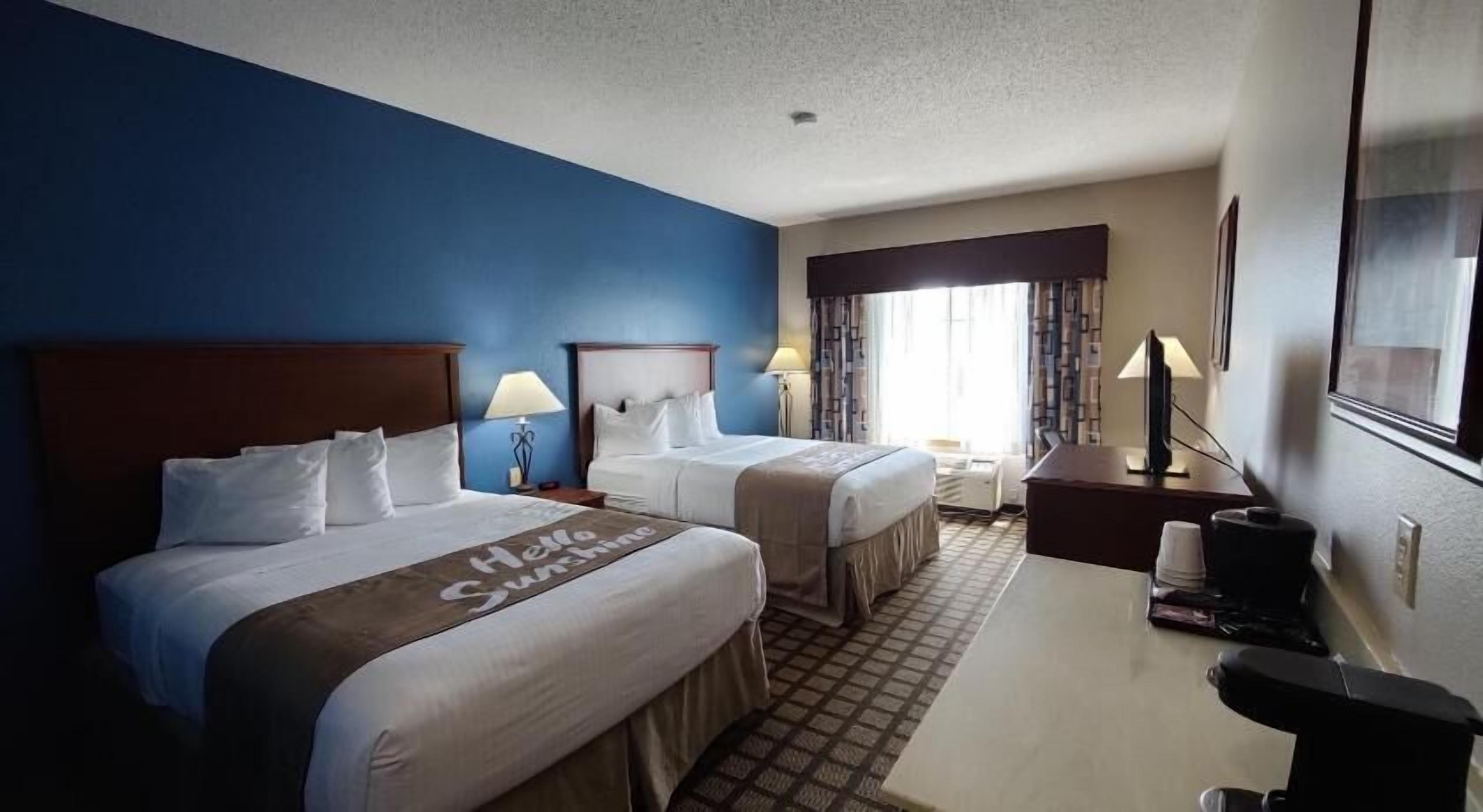 Värdeförvaringsskåp på rummet och strykjärn/strykbräda