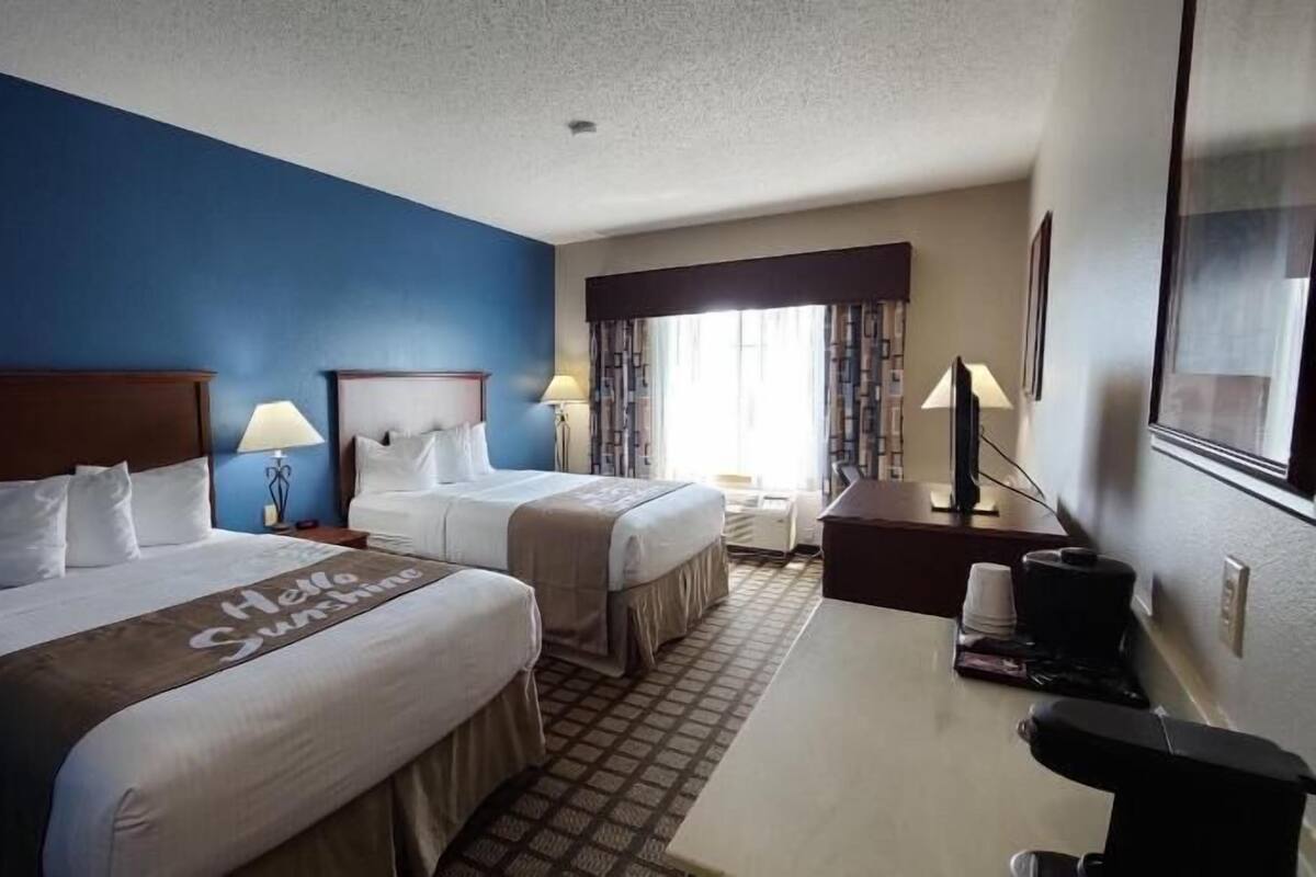 Zimmersafe, Bügeleisen/Bügelbrett, kostenlose Babybetten, Zustellbetten