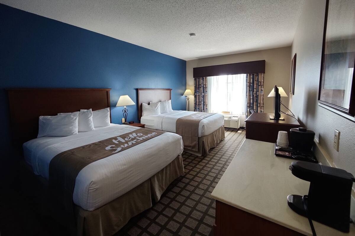 Zimmersafe, Bügeleisen/Bügelbrett, kostenlose Babybetten, Zustellbetten