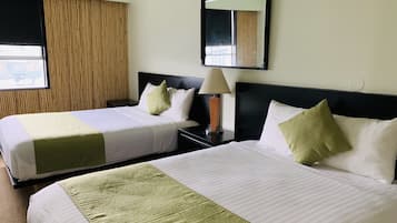 Quarto casal standard, 2 camas Queen | Cofres nos quartos, ferros/tábuas de passar roupa, Wi-Fi de cortesia