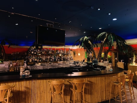 3 bares. Hotel at the Waldorf