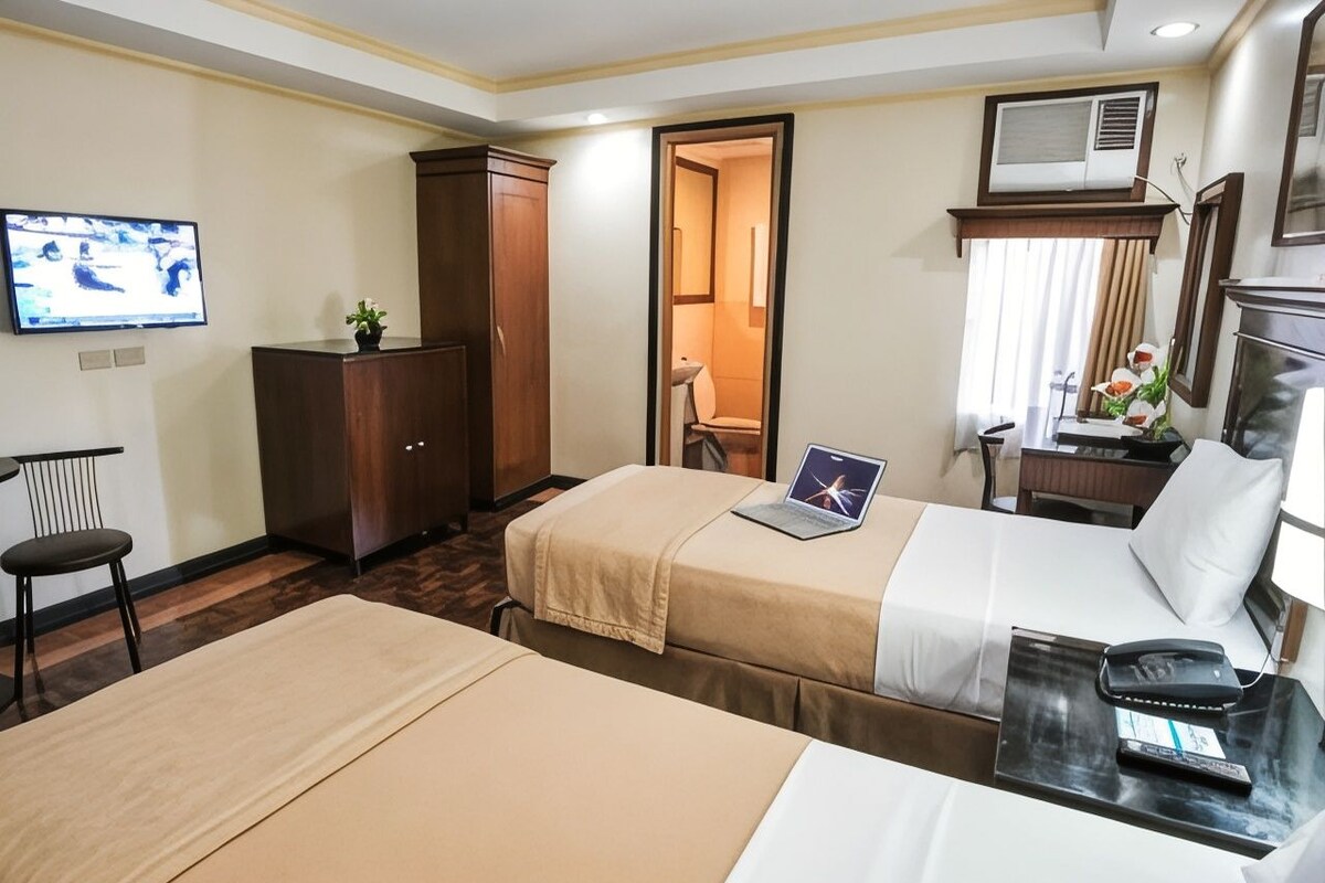 Minibar, desk, rollaway beds (surcharge), WiFi (free)