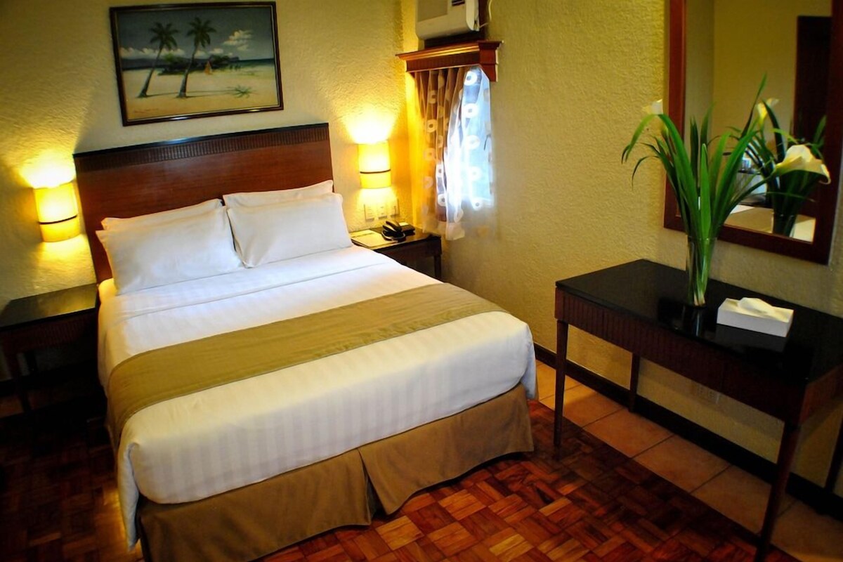 Deluxe Room, 1 Queen Bed