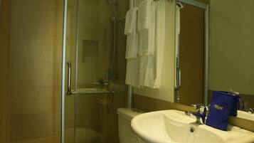 Shower, hydromassage showerhead, free toiletries, slippers