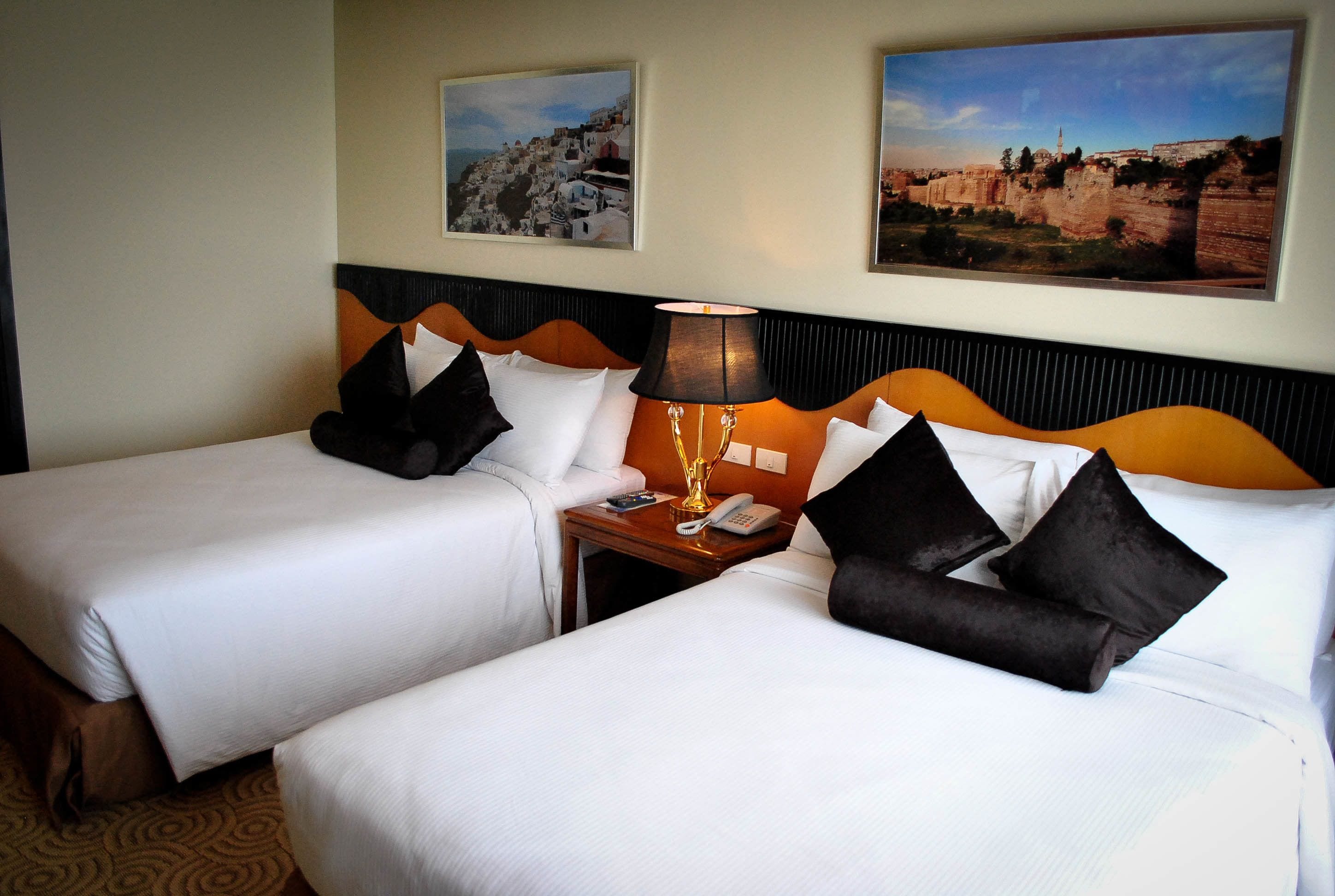 penthouse suite | minibar, in-room safe, desk, free wifi