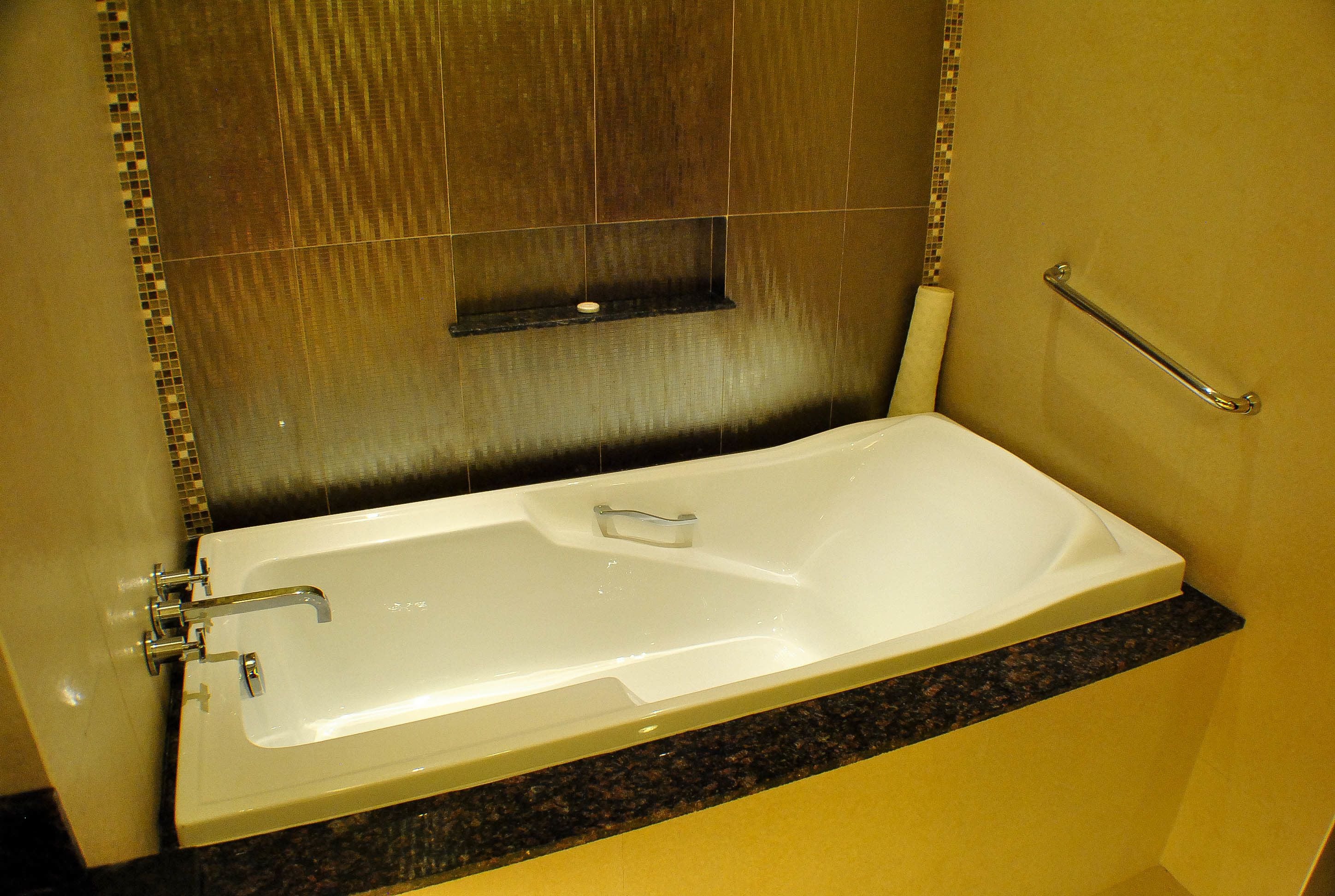 penthouse suite | deep-soaking bathtub