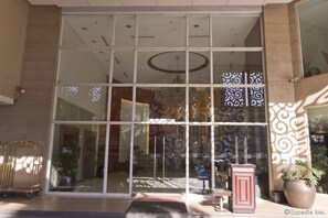 Property entrance - Hotel Elizabeth Cebu (Cebu City)