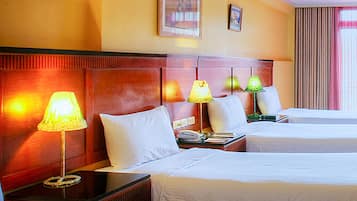 デラックス 4 人部屋 | ミニバー、セーフティボックス (室内)、デスク、可動式ベッド