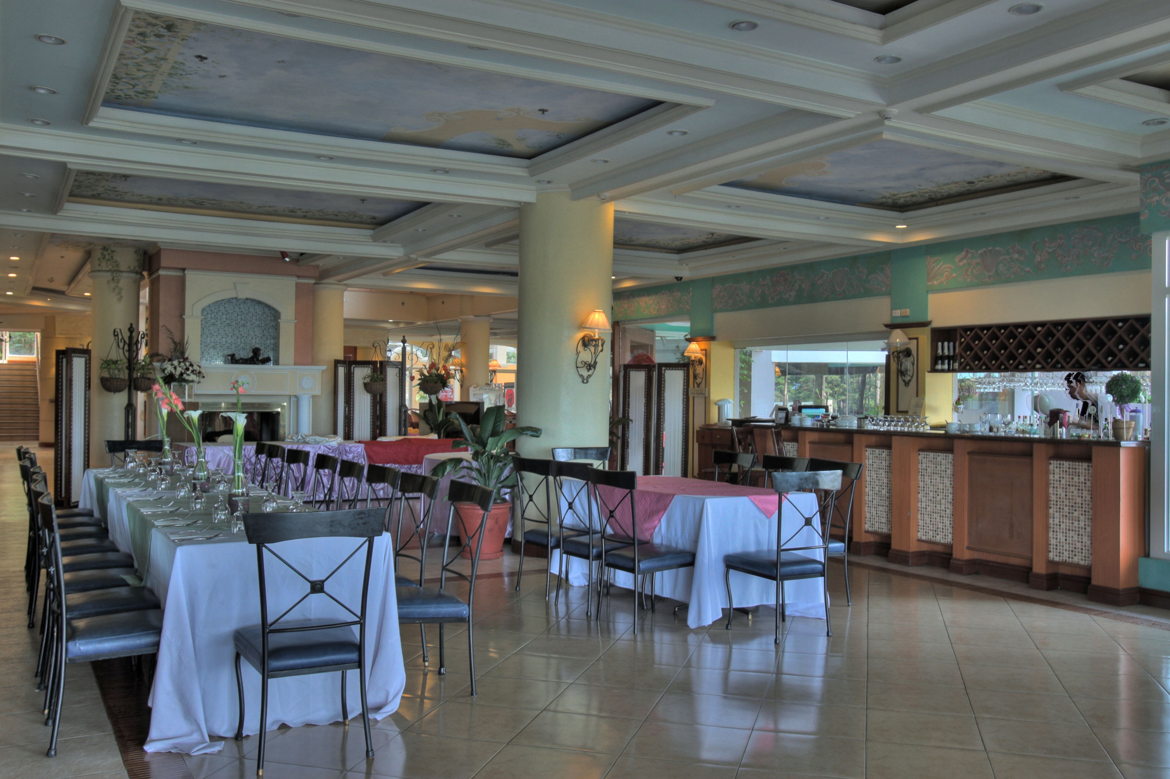 breakfast, lunch and dinner served