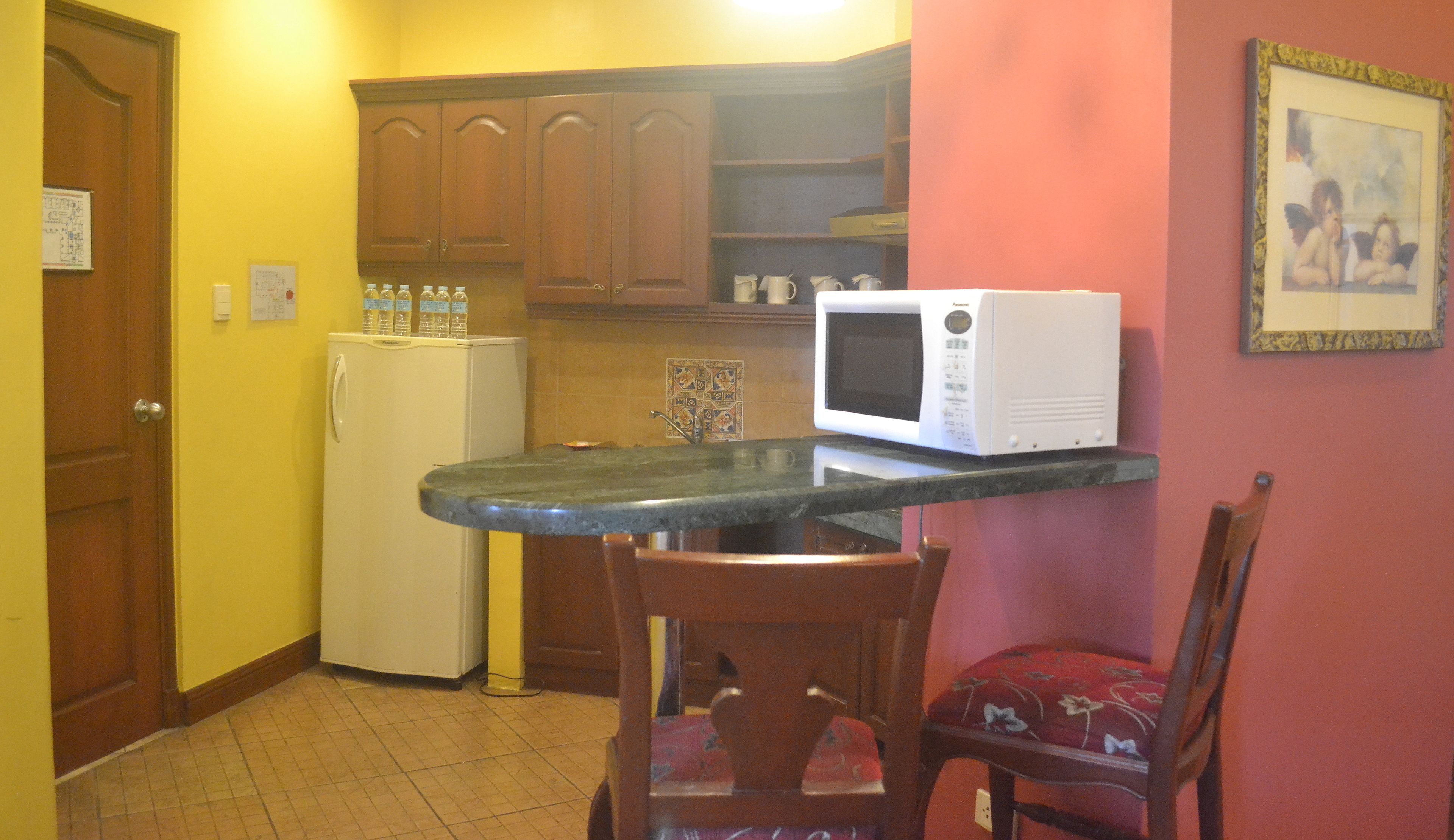 executive suite | private kitchenette | fridge, coffee/tea maker, electric kettle