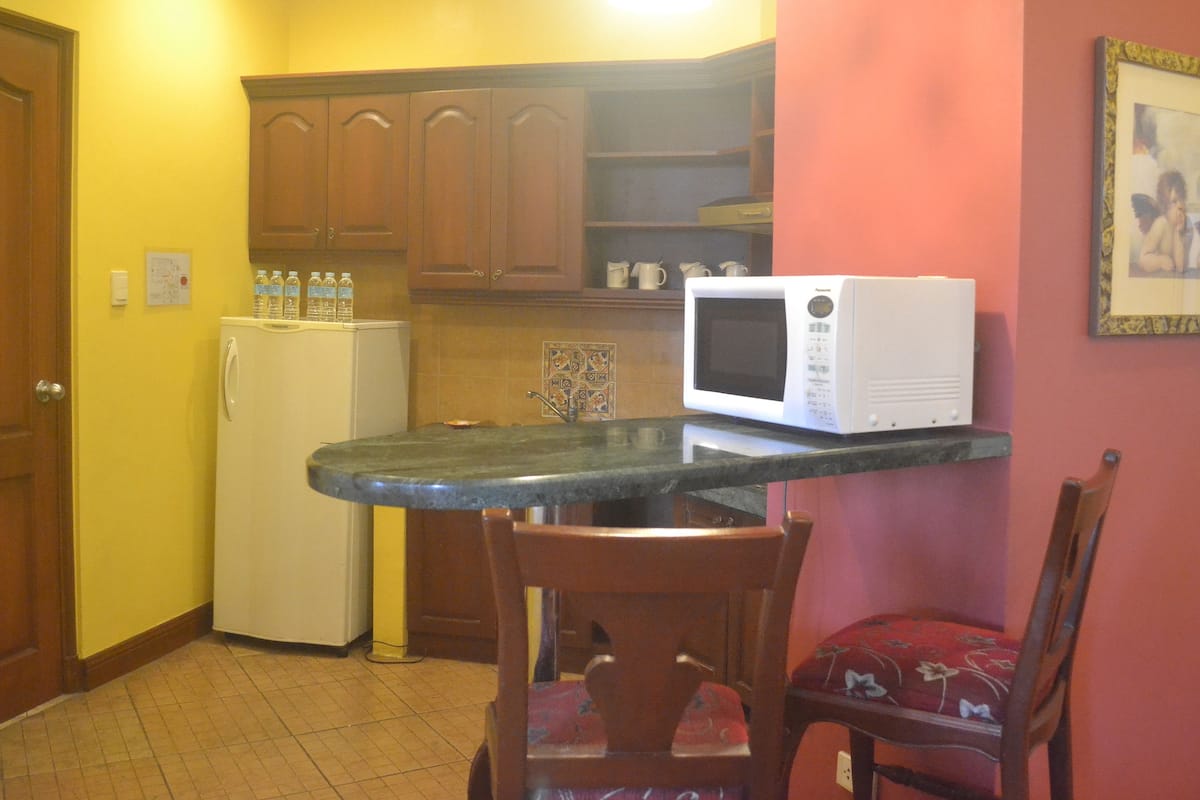 executive suite | private kitchenette | fridge, coffee/tea maker, electric kettle