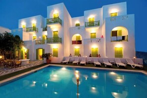 Front of property – evening/night - Siren Rooms & Apartments (Paros)