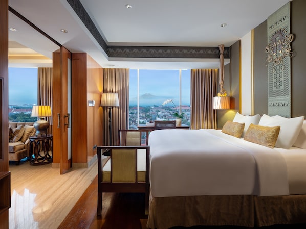 President Suite | In-room safe, desk, blackout drapes, soundproofing