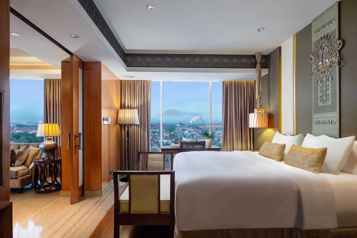 In-room safe, desk, blackout drapes, soundproofing