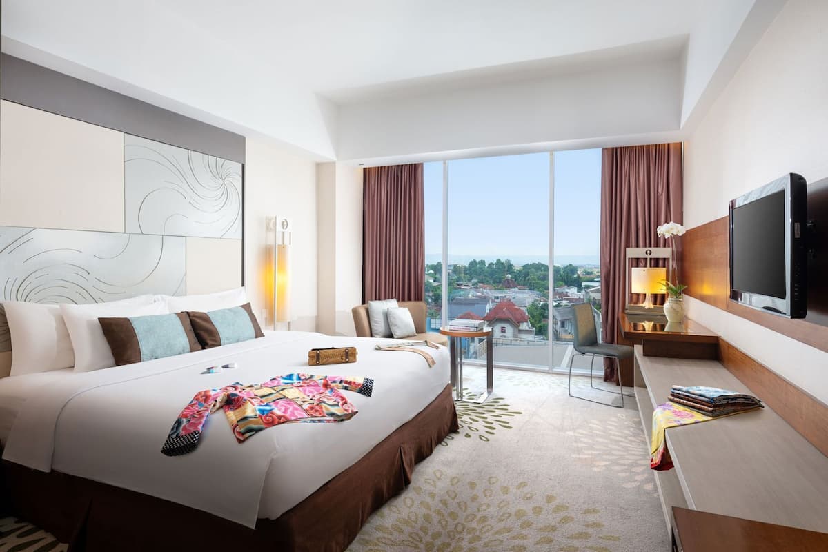 In-room safe, desk, blackout drapes, soundproofing