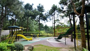 Children’s play area – outdoor