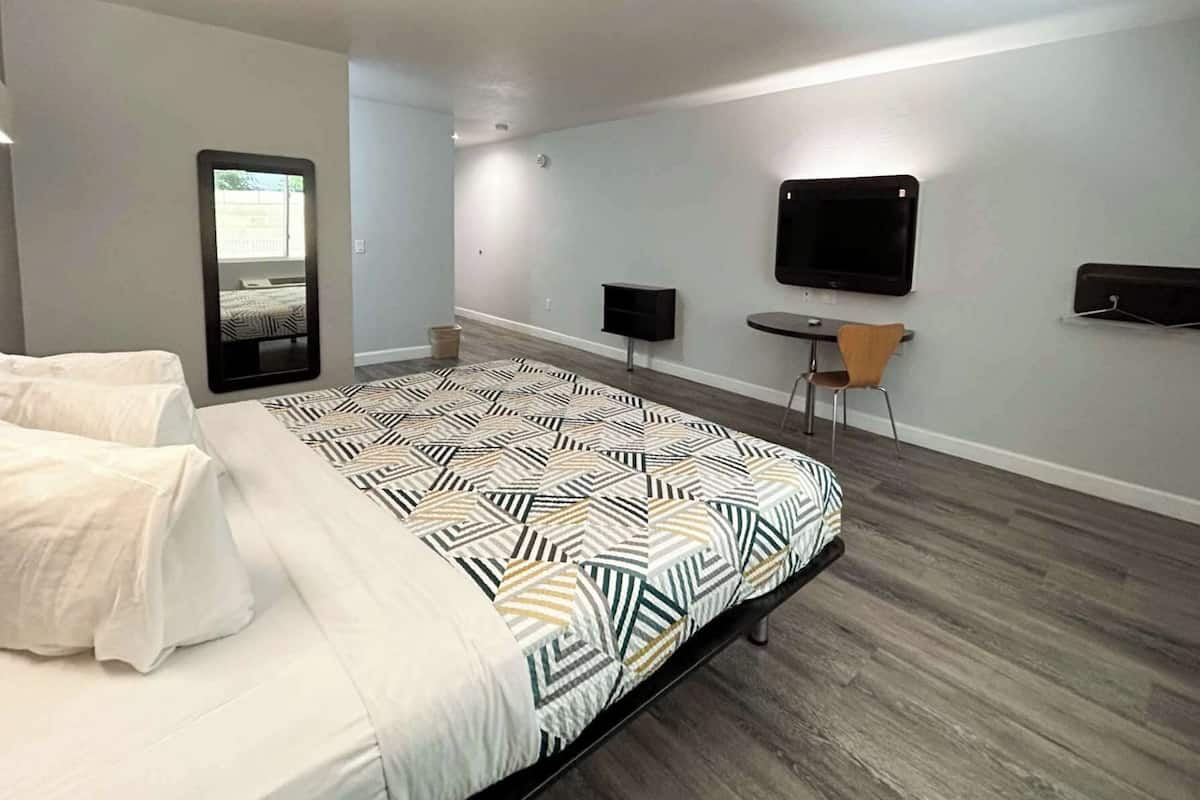 Free WiFi, bed sheets