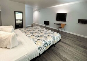 Free WiFi, bed sheets - Motel 6 Anaheim, CA (Anaheim)