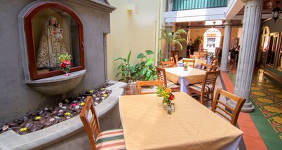 Las Mercedes Leon