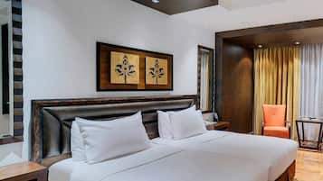 Deluxe Room | Minibar, in-room safe, desk, laptop workspace