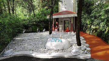 Couples treatment room(s), sauna, body treatments, aromatherapy