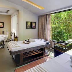 Couples treatment rooms, sauna, body treatments, aromatherapy