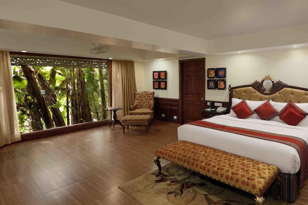 Artículos del minibar gratis y caja de seguridad en la habitación