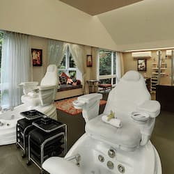 Couples treatment rooms, sauna, body treatments, aromatherapy
