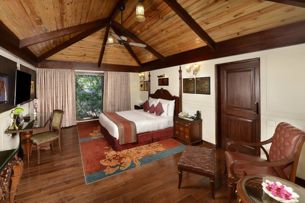 Artículos del minibar gratis y caja de seguridad en la habitación