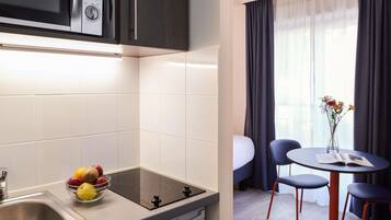 Desk, soundproofing, iron/ironing board, WiFi (free)