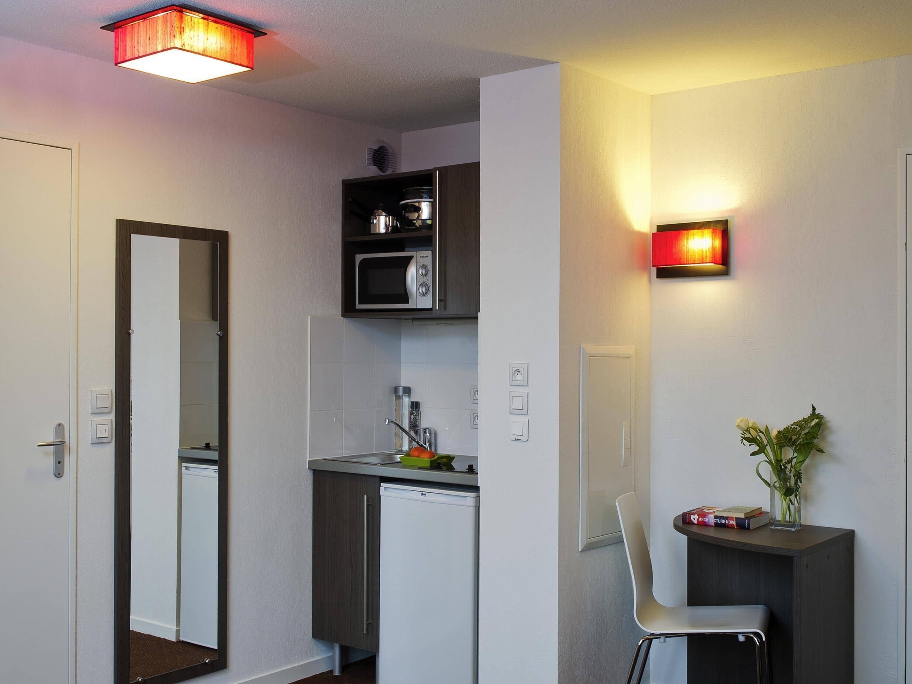 Desk, soundproofing, iron/ironing board, free WiFi