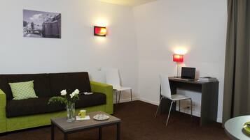 Desk, soundproofing, iron/ironing board, free WiFi