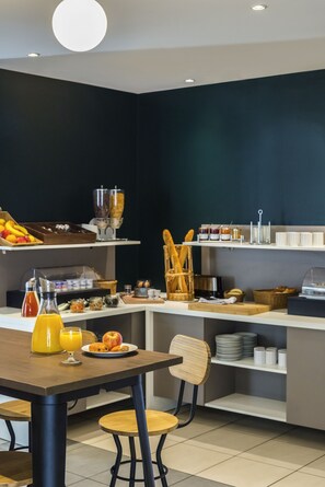 Daily buffet breakfast for a fee - Aparthotel Adagio Access Nantes Viarme (Nantes)
