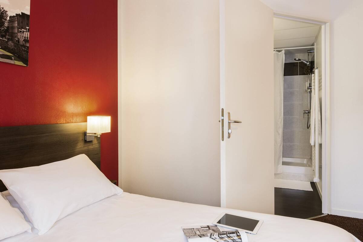 Studio, 1 Double Bed | Desk, soundproofing, iron/ironing board, WiFi (free)