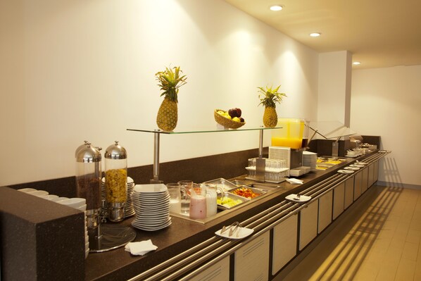 Daily cooked-to-order breakfast (MXN 179 per person)