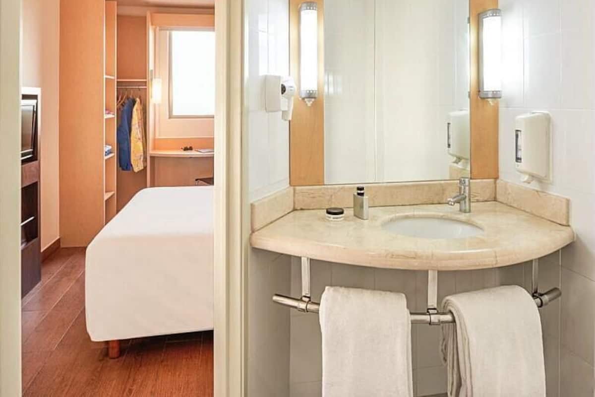 In-room safe, desk, soundproofing, iron/ironing board