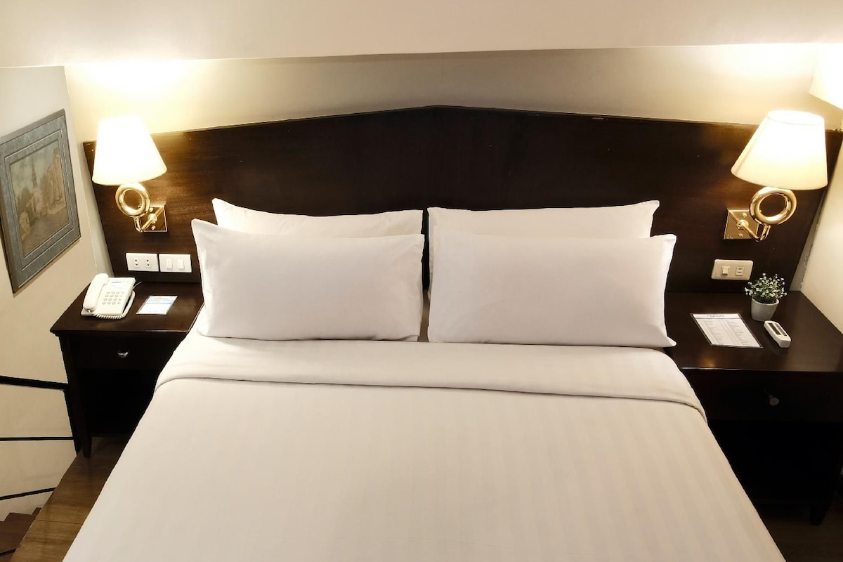 Minibar, két bảo mật tại phòng, bàn 