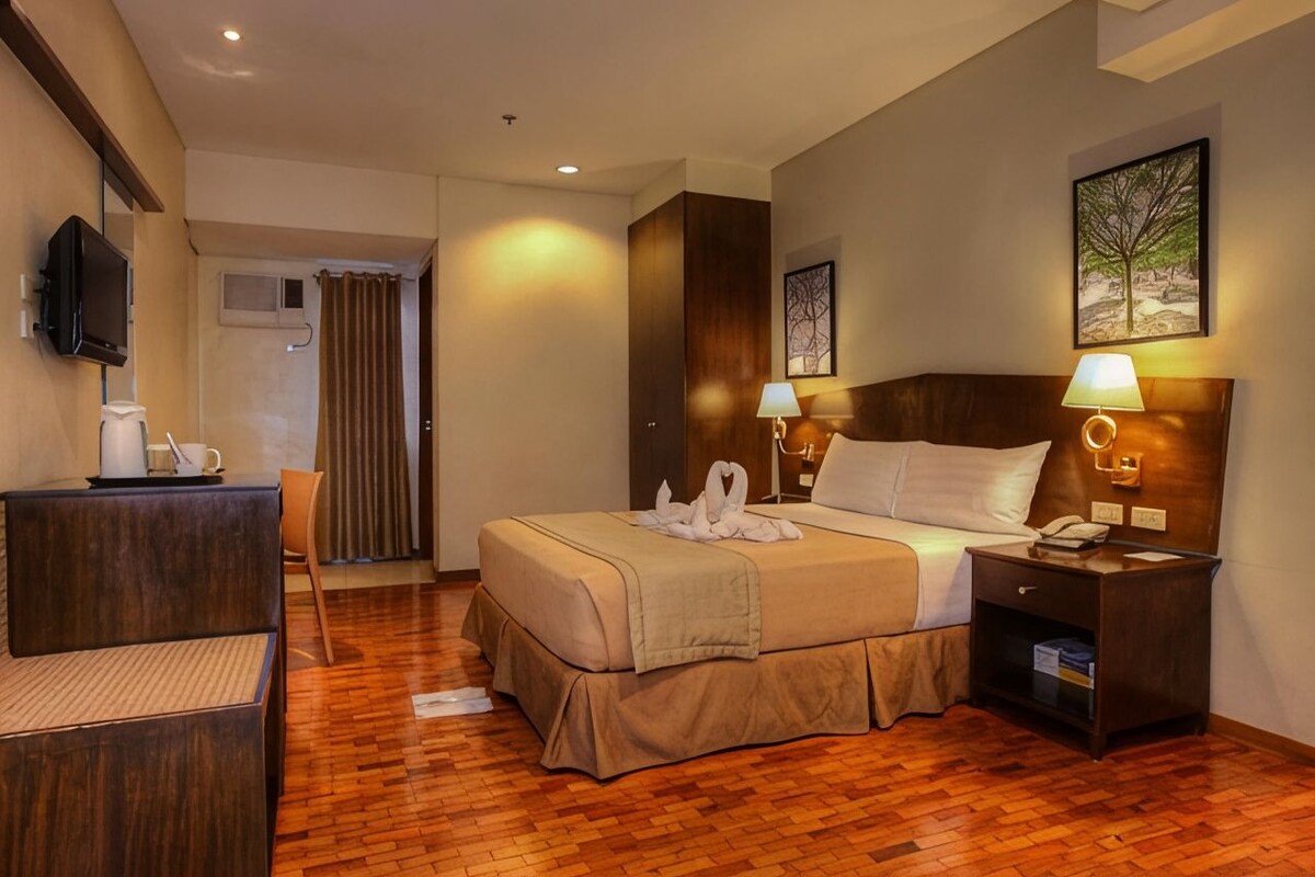 Deluxe Queen Room