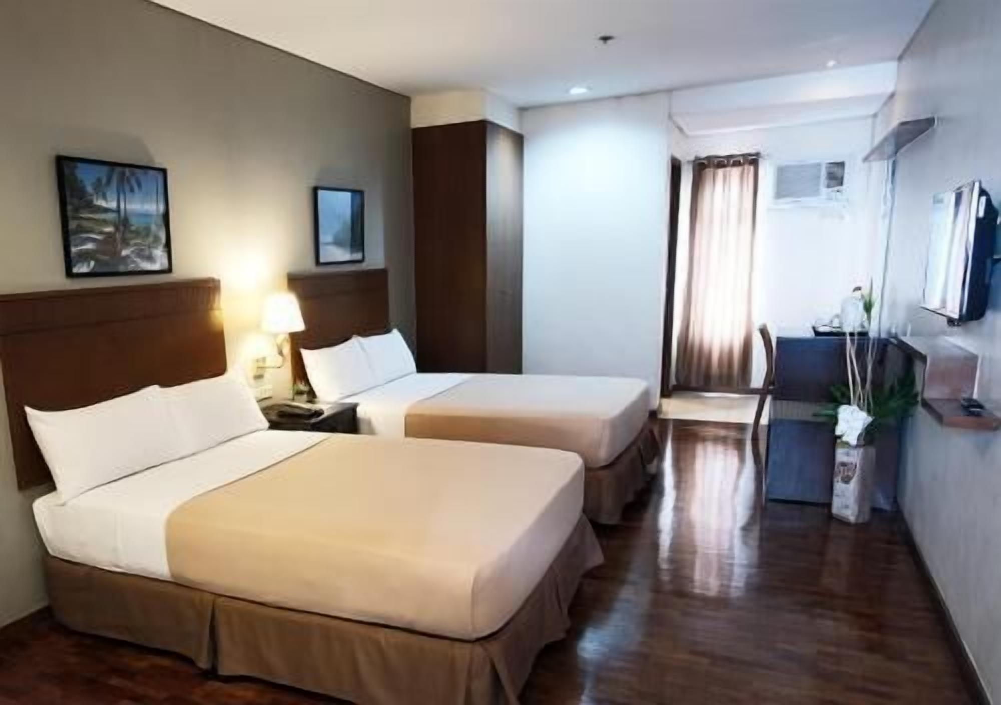Minibar, in-room safe, desk, free WiFi