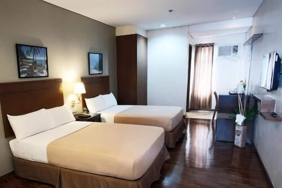 Minibar, in-room safe, desk, free WiFi