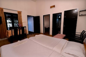 Lakefacing Villa | 2 bedrooms, individually furnished, soundproofing, bed sheets