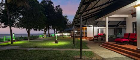 Façade de l’hébergement - soirée/nuit